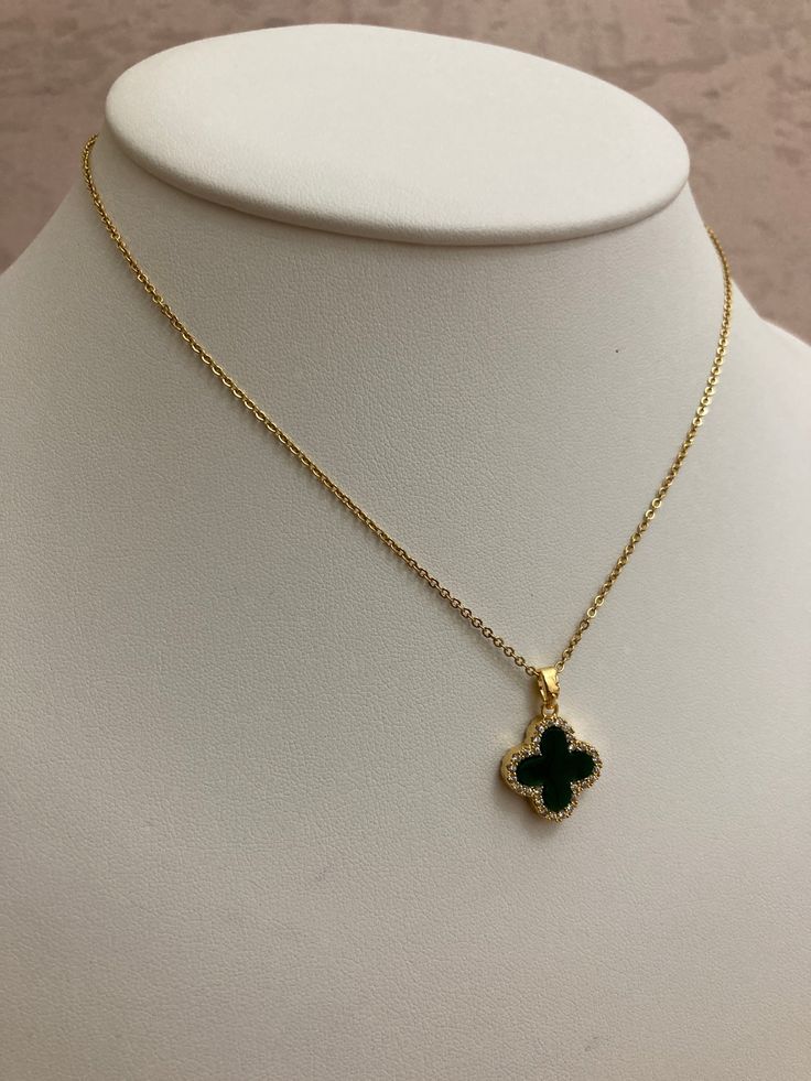 Elegant Clover Charm Necklace – Gold Stainless Steel Pendant