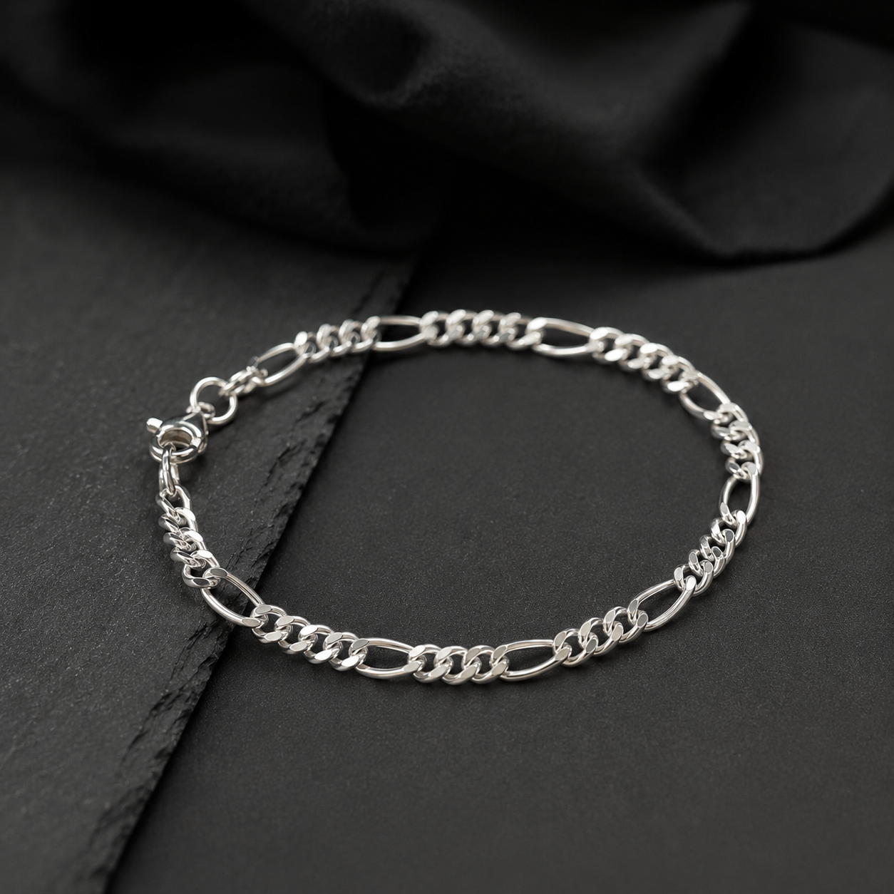 Classic Figaro Chain Bracelet for Men – Timeless Everyday Style