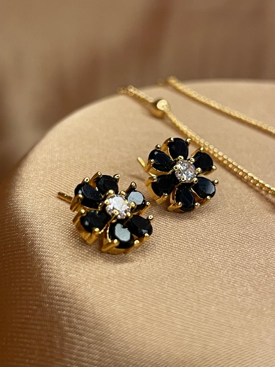 Black Blossom Jewelry Set