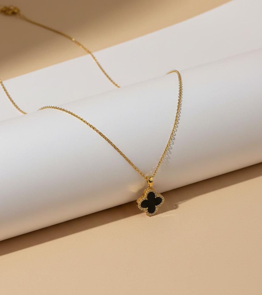 Elegant Clover Charm Necklace – Gold Stainless Steel Pendant