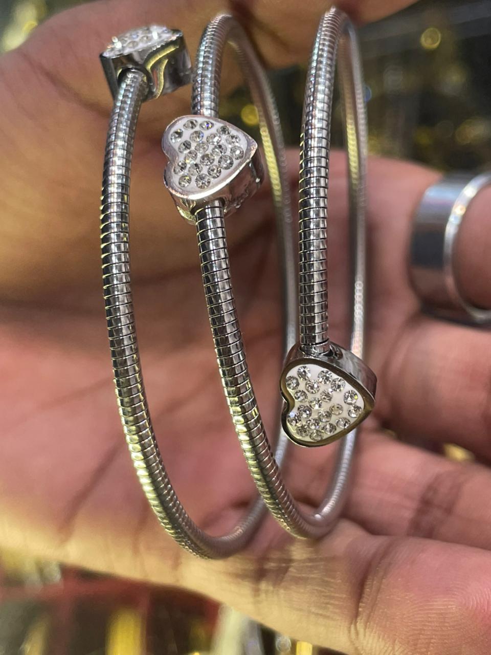 Zinmeer Crystal Heart Flex Bracelet